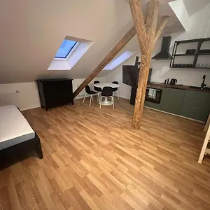 zizkov-tower-suites.praguehotelsweb.com/